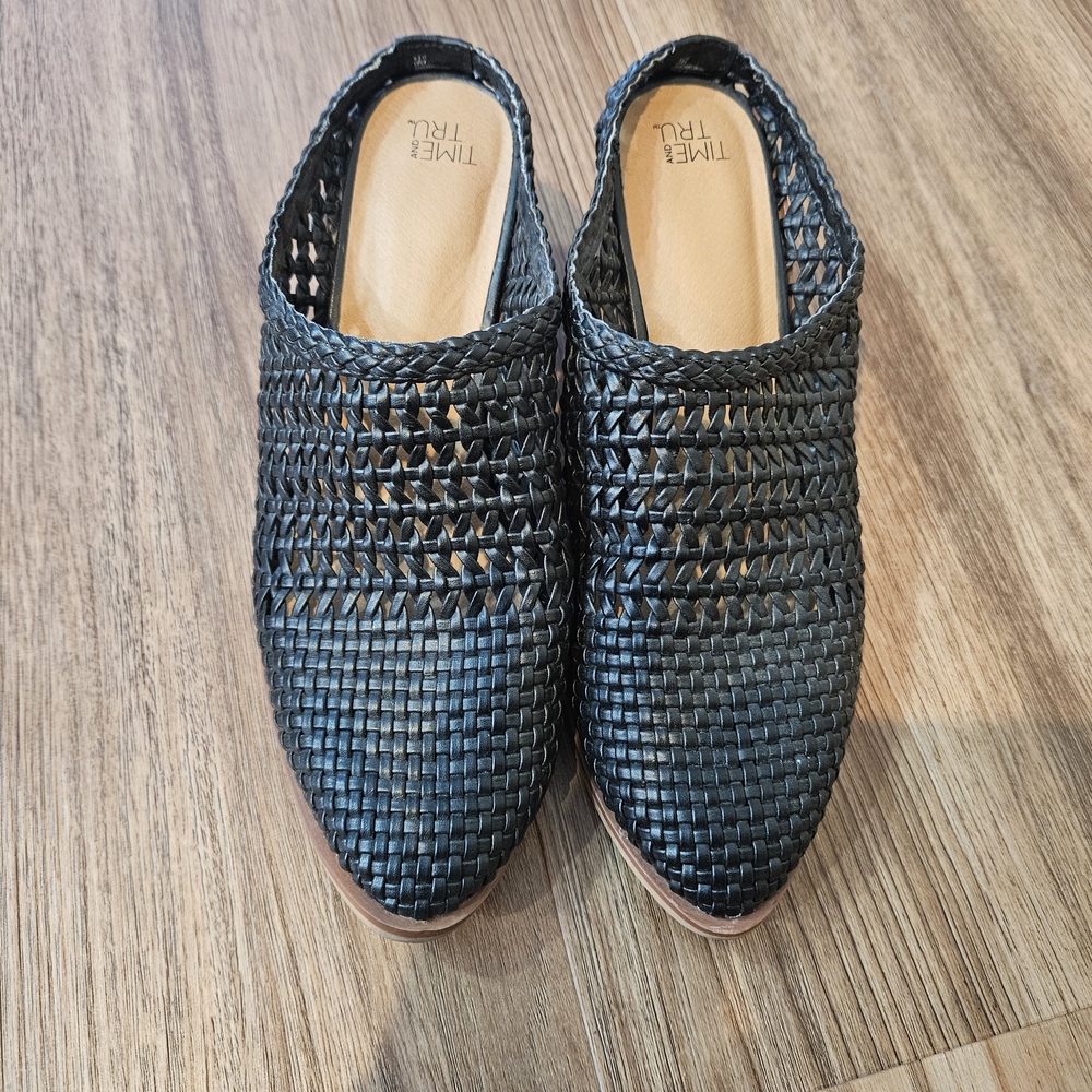 Time and Tru Women's Black Woven Mules